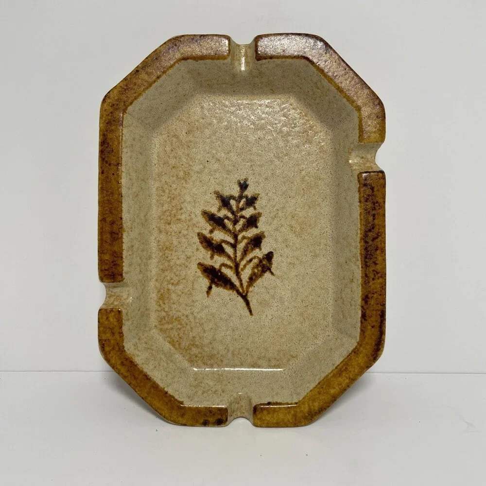 Pottery‎ Craft Ceramic Mid Century Modern Ashtray Made In USA Tan Leaf Design